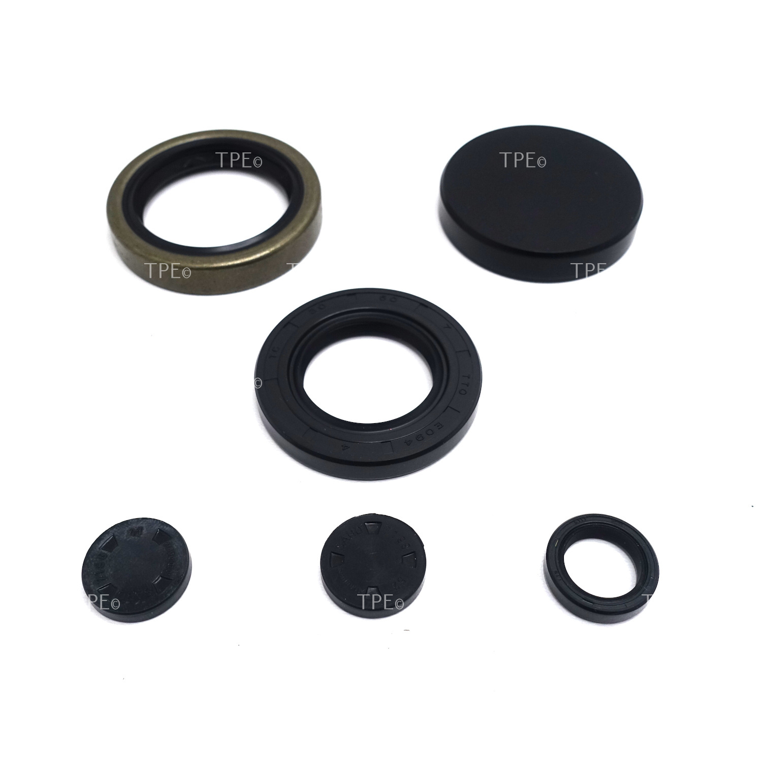BMW.KO.03 This Seal Kit contains the following Parts:

• Inputshaft Seal
• Outputshaft Seal
• Selectorshaft Seal
• 3 x Cover Seals